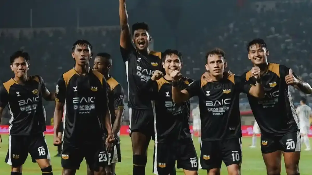 Bali United vs Dewa United berlangsung sengit. Gol Kadek Agung memanfaatkan assist Yacob Sayuri membawa Bali unggul 1-0 (Pinterest).
