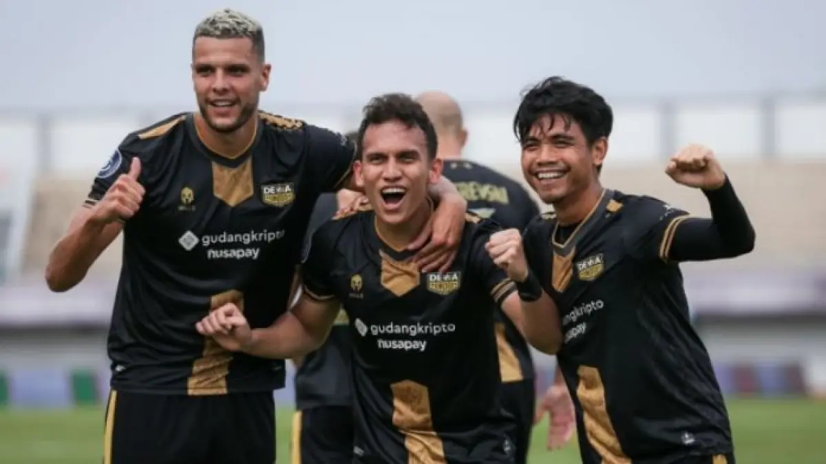 Pelita Jaya vs Dewa United berlangsung dramatis. Sempat unggul 22 poin, Pelita Jaya akhirnya tumbang di akhir laga (Pinterest).