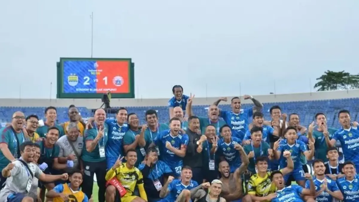 Persib Bandung dekati Nadeo Argawinata. Adam Alis ungguli Cristiano Ronaldo, sementara Dewangga dirumorkan hengkang (Pinterest).