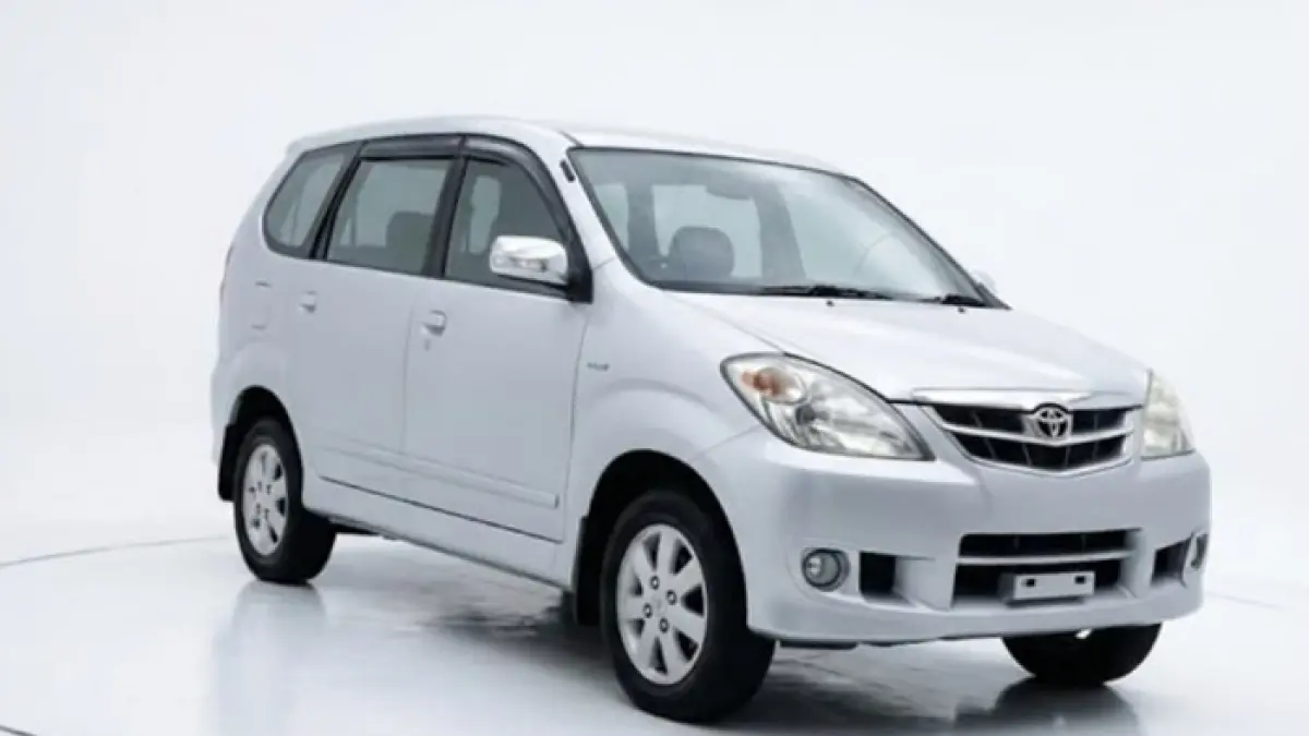 Toyota Avanza kembali menarik perhatian lewat diskon besar, cicilan ringan, dan beragam promo untuk mobil keluarga.