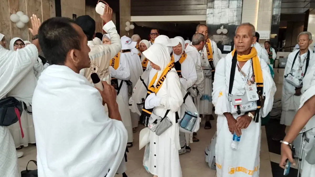 HABIB MUSTOFA UNTUK RADAR BLITAR
HARUS SABAR: Habib Mustofa saat mengawal dan mendampingi para jemaah haji Kota Blitar melaksanakan serangkaian ibadah haji di Tanah Suci.&nbsp; 