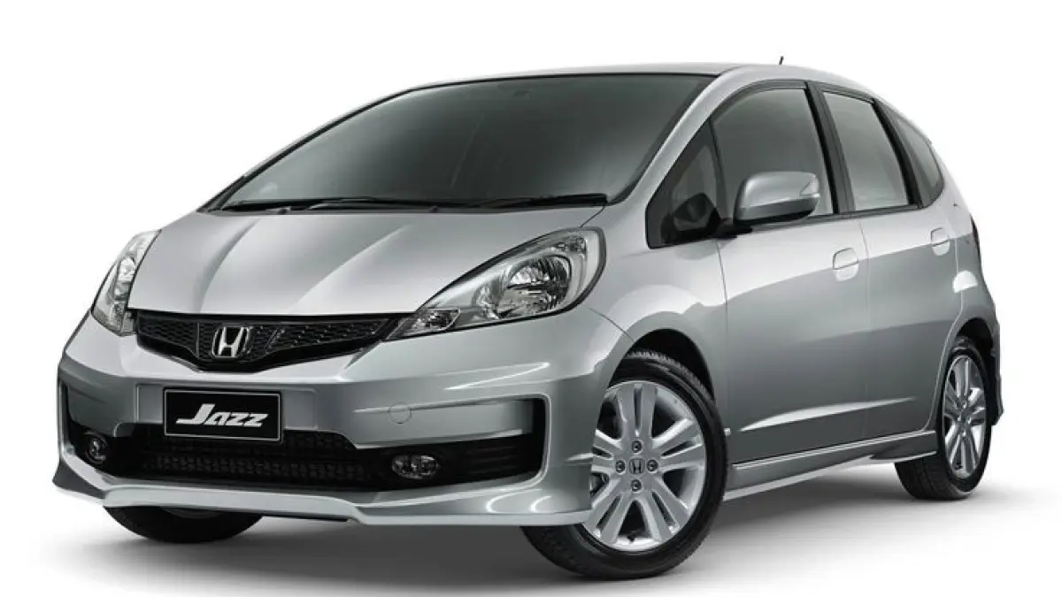 Honda Jazz bekas 2026 tipe RS CVT 2017 dibanderol Rp215 jutaan. Kilometer 50 ribu dan servis resmi jadi daya tarik utama.