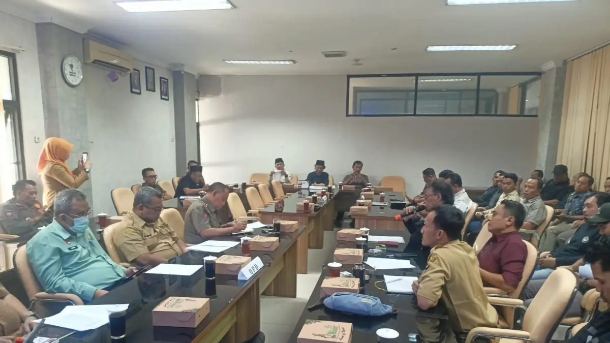 Rapat dengar pendapat DPRD Kabupaten Blitar, Pemkab Blitar, ormas Ganas dan Greenfield membahas farm 3