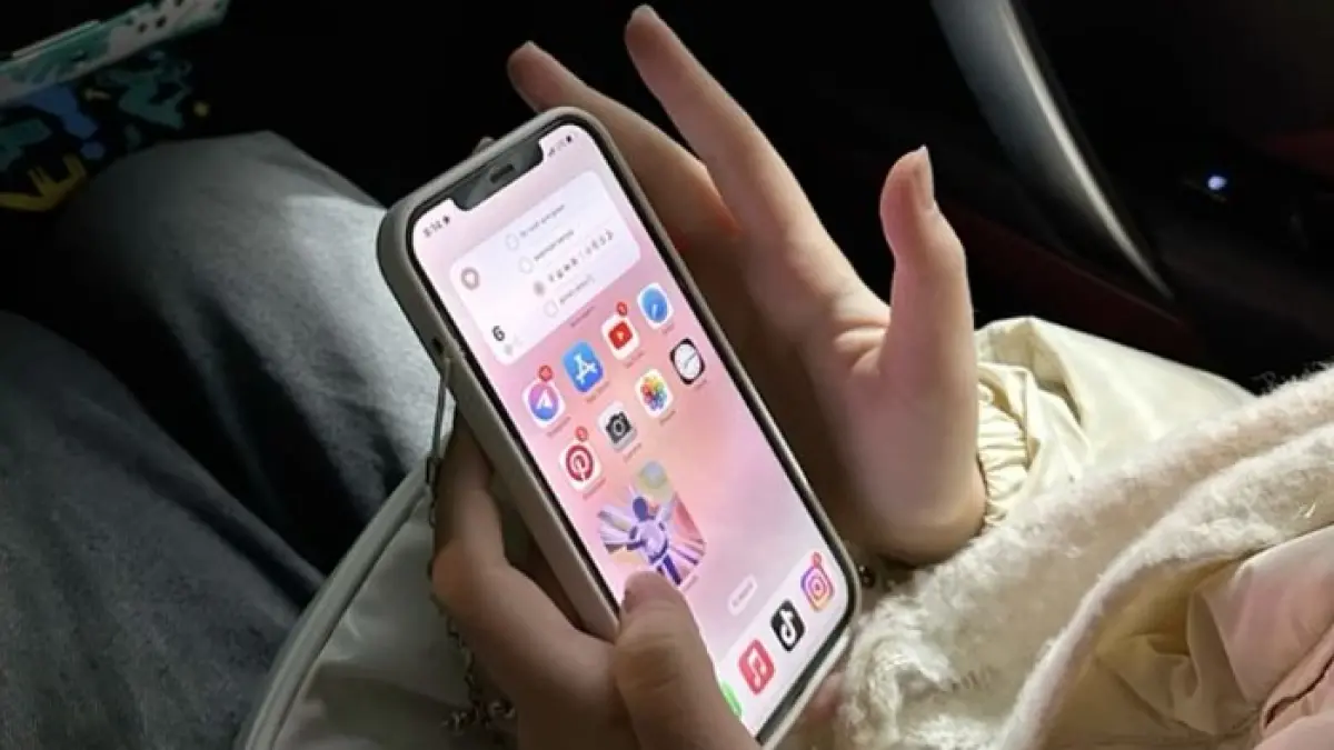 Redmi Note 14 5G hadir dengan kamera OIS, layar AMOLED, dan harga 3 jutaan. Simak kelebihan dan kekurangannya!