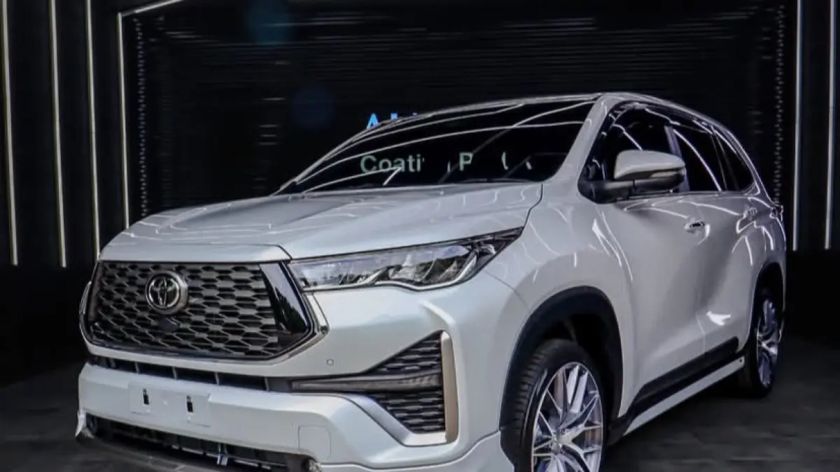 Kelebihan Toyota Innova Reborn Diesel vs Zenix Hybrid 2026: Bongkar komparasi fitur, konsumsi BBM, dan kalkulasi biaya operasionalnya! (Screenshot Instagram)