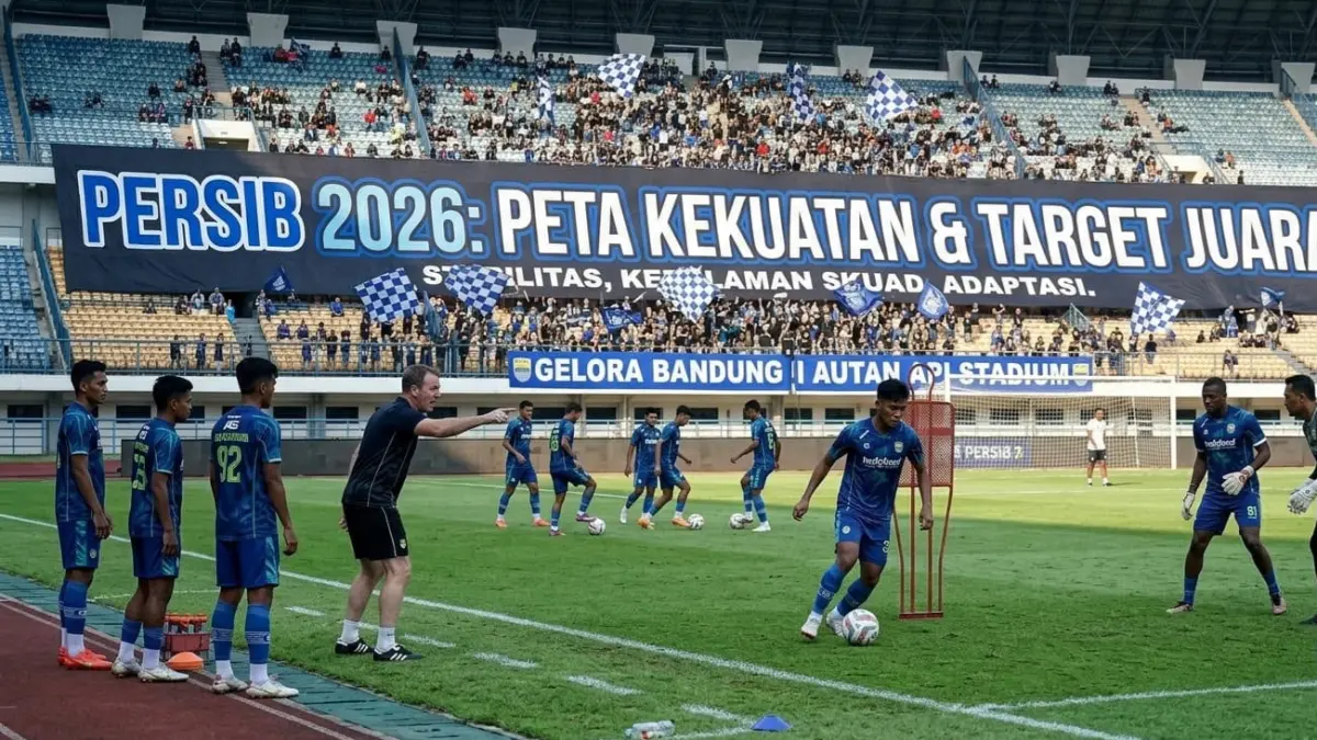 Persib Bandung 2026 masuk era baru dengan evaluasi skuad, strategi adaptif, dan target juara Liga Indonesia yang lebih konsisten.