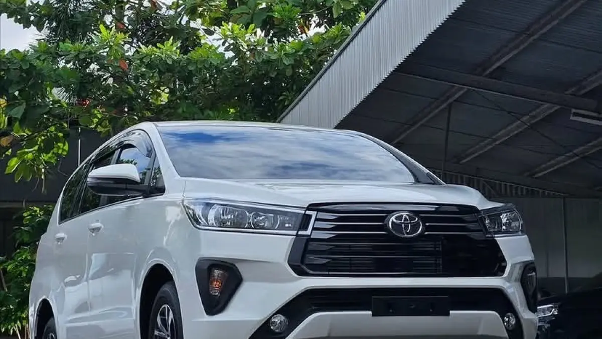 Simak kelebihan Toyota Innova Reborn Diesel vs Zenix Hybrid. Ketahui alasan mengapa model lama tetap laku keras dan dicari konsumen Indonesia!