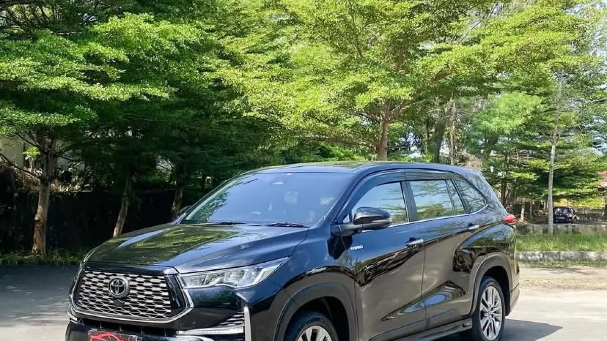 Ulasan kelebihan Toyota Innova Reborn Diesel vs Zenix Hybrid. Temukan analisis sasis, konsumsi BBM, dan ketangguhan RWD sebelum Anda membeli! (Screenshot Instagram)