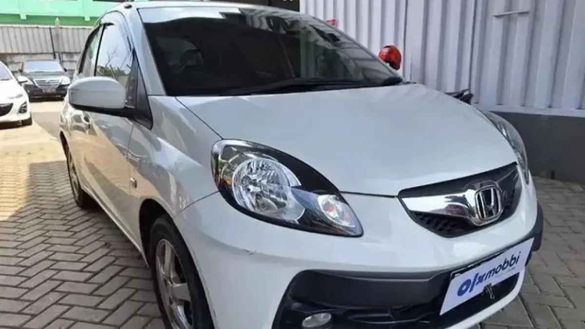 Honda Brio bekas makin diminati anak muda berkat BBM irit, desain stylish, dan promo cashback jutaan rupiah.(Pinterest)