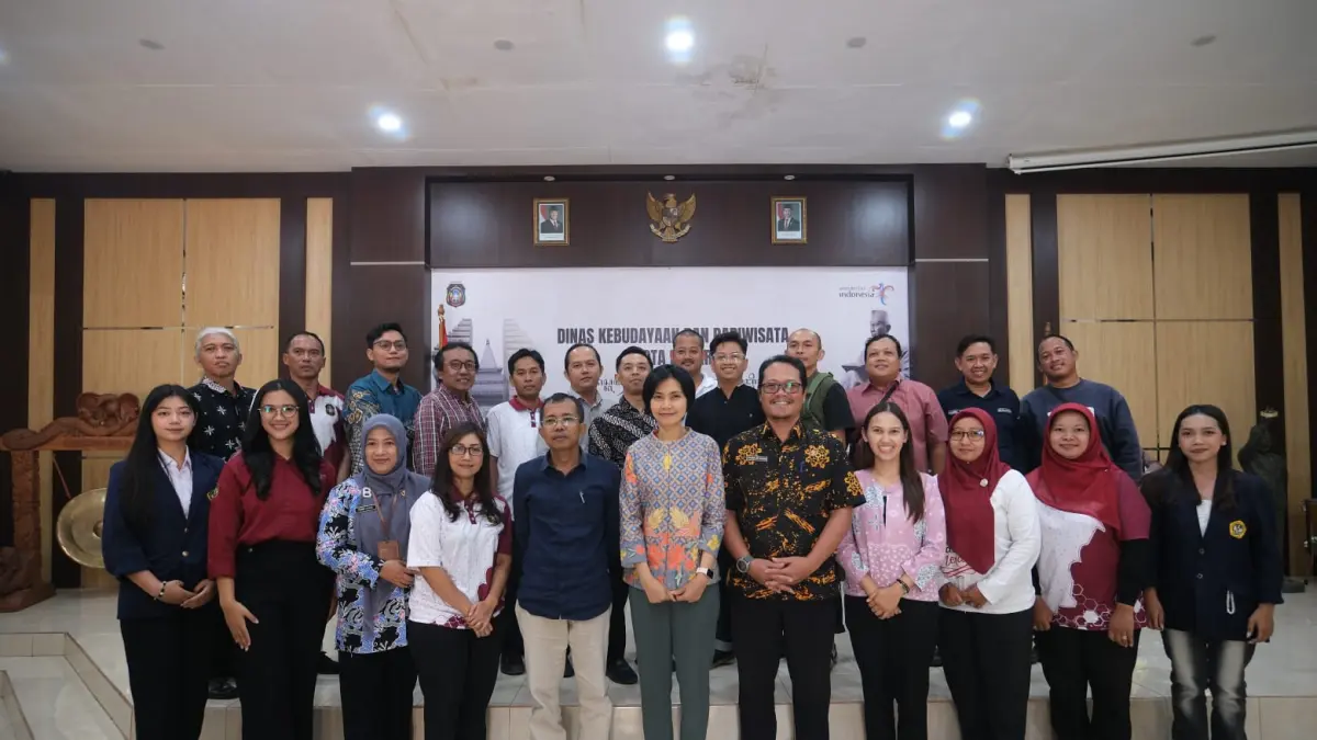 KOLABORASI: Foto bersama usai FGD di Aula Dinas Kebudayaan dan Pariwisata Kota Blitar.