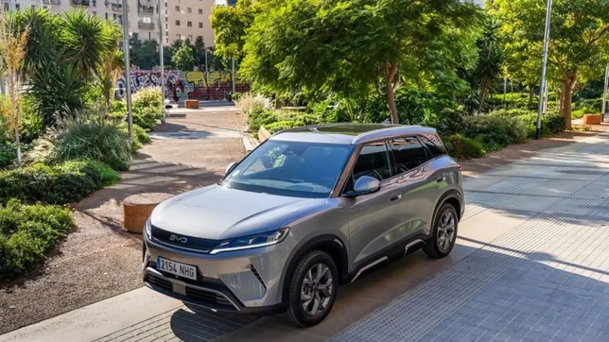 BYD Atto 2 SUV listrik boxy dari BYD siap masuk Indonesia, fitur lengkap dan harga kompetitif bikin pasar EV panas(Gemini AI)