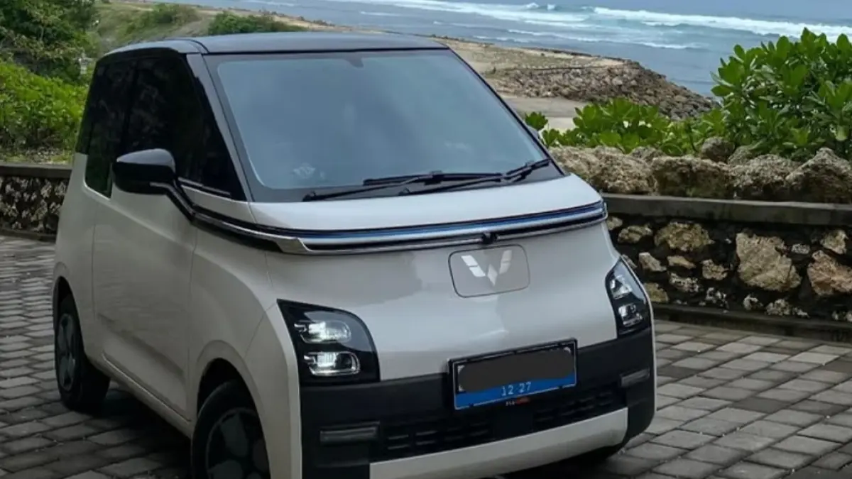 Harga Wuling Air EV bekas anjlok hingga 35%! Cek pergeseran harga seken tipe tertinggi yang kini mentok Rp100 juta imbas perang diskon unit baru.