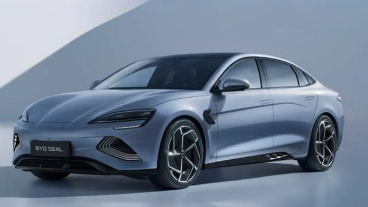 Kupas tuntas review DFSK Seres E1 L-Type. Simak keunggulan rem cakram 4 roda, fitur game unik, kepraktisan colokan Type 2, dan impresi stabilitasnya di jalan tol!