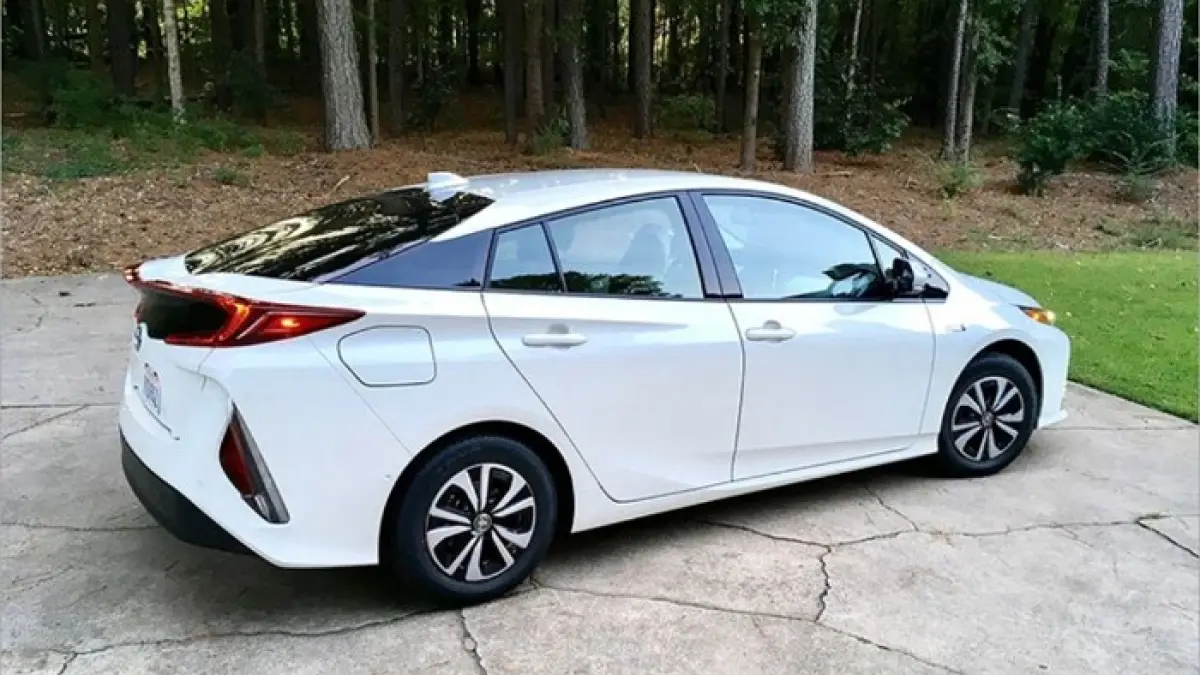 Toyota Prius bekas 2026 tetap diminati karena irit BBM, awet, dan menawarkan teknologi hybrid Toyota dengan harga terjangkau. (PINTEREST)