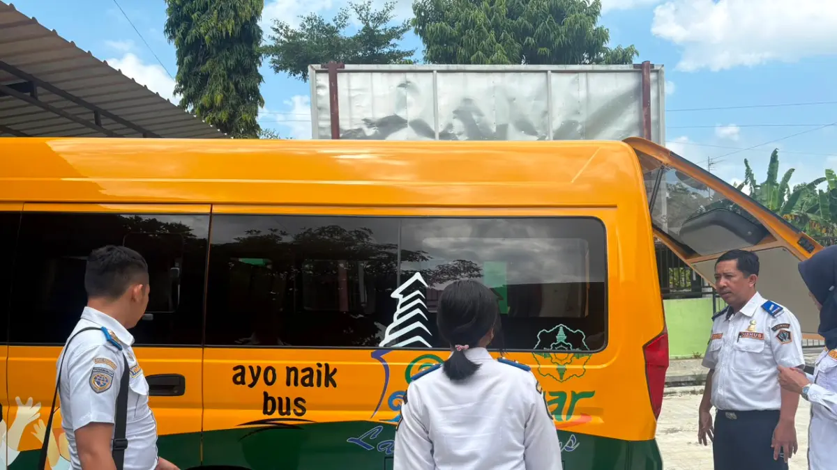 Dexlite Naik, Dishub Terapkan Subsidi Silang
Demi Bus Sekolah Gratis Tetap Beroperasi
