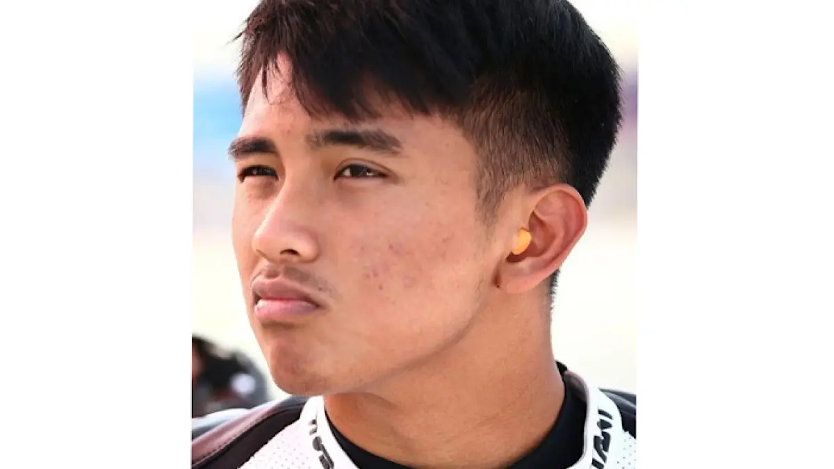 Mario Suryo Aji tampil luar biasa di Moto2 Brasil 2026. Konsisten masuk tiga besar, peluang podium bersejarah semakin terbuka.(pinterest)
