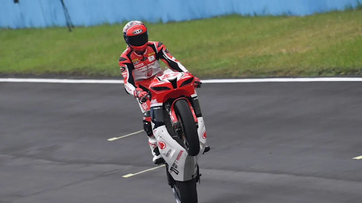 Perjalanan Mario Suryo Aji menuju Moto3 World Championship penuh perjuangan. Pembalap Magetan ini sukses meraih wild card.(pinterest)