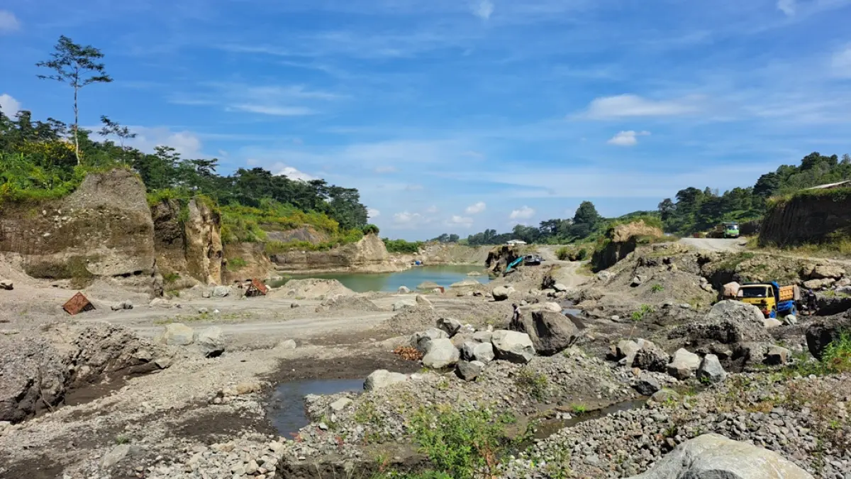 POTENSIAL: Lahan tambang pasir yang masih aktif dan menjadi potensi pendapatan asli daerah (PAD) pajak MBLB Kabupaten Blitar.