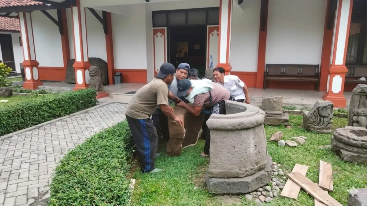 Amankan Sisa Jobong Kuno di Museum Penataran
Hasil Temuan di Desa Modangan, Berangka 1033 Saka 
