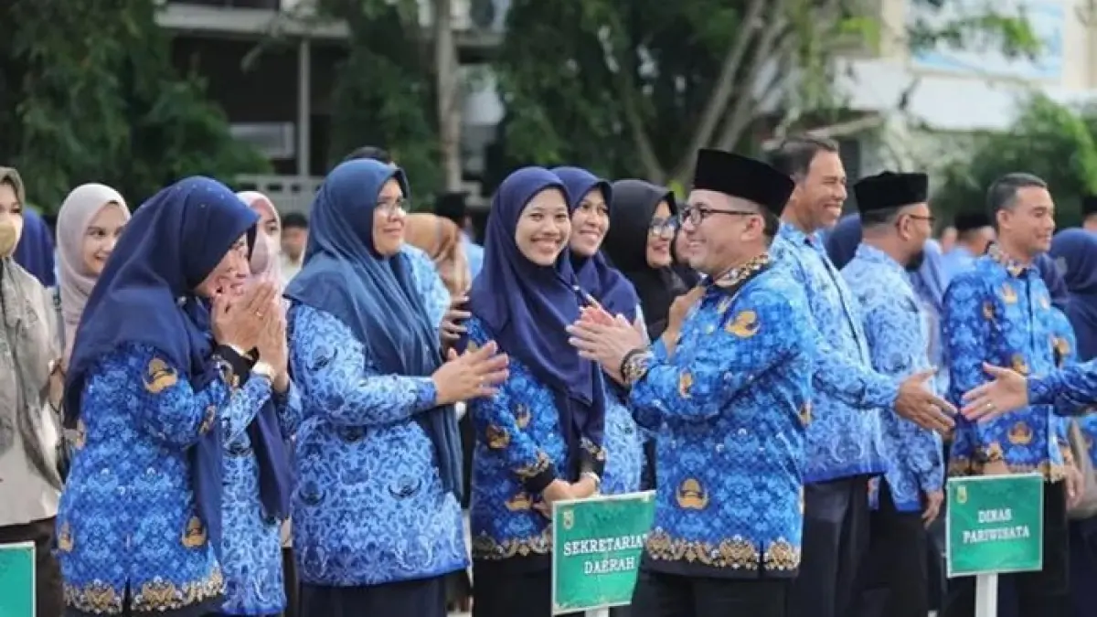 Gaji PNS cair 1 April 2026. ASN juga mendapat tambahan penghasilan baru melalui PMK 32 Tahun 2025 di luar gaji pokok.(Gemini AI)