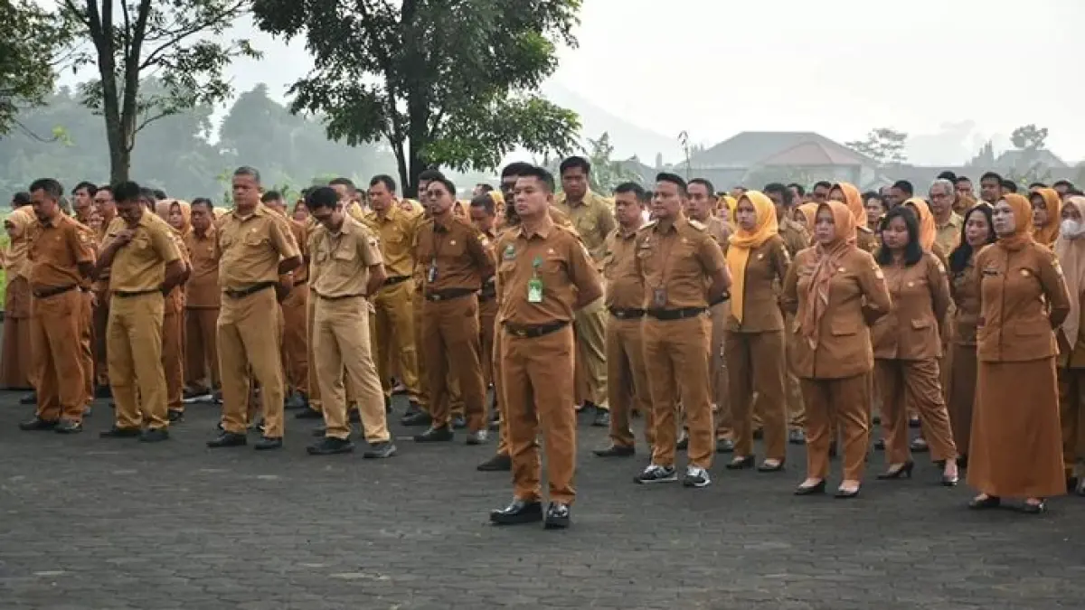 Nasib gaji PNS 2026 masih menunggu keputusan pemerintah. Taspen tegaskan belum ada rapelan dan kenaikan gaji pensiunan.(Gemini AI)