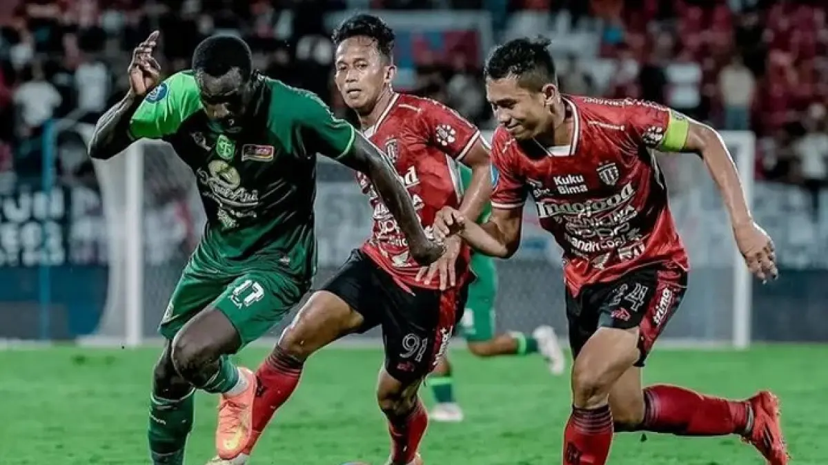 Skuad Persebaya Surabaya 2026/2027 makin mengerikan. Ramadan Sananta, Yuran Fernandes hingga Alex Martins masuk radar Bajul Ijo.(pinterest)