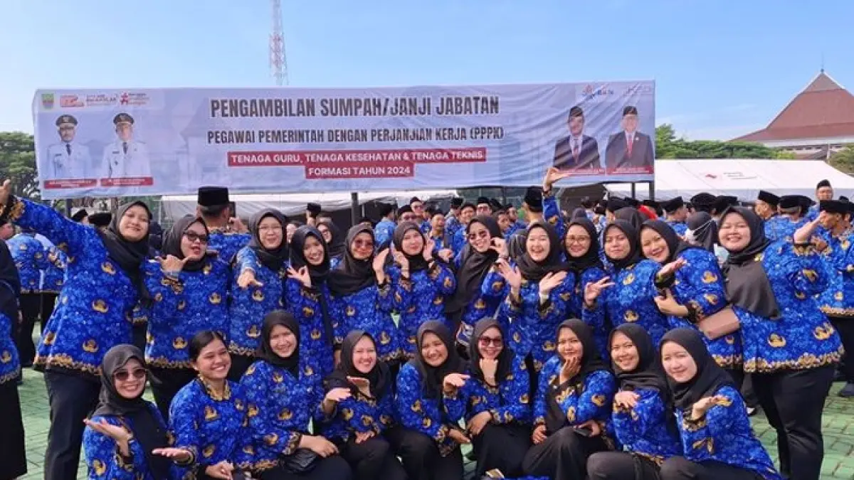 TPG THR Guru 2026 masih ditunggu. Simak aturan terbaru, batas waktu pencairan, dan pengaruh kemampuan fiskal daerah.(Gemini AI)