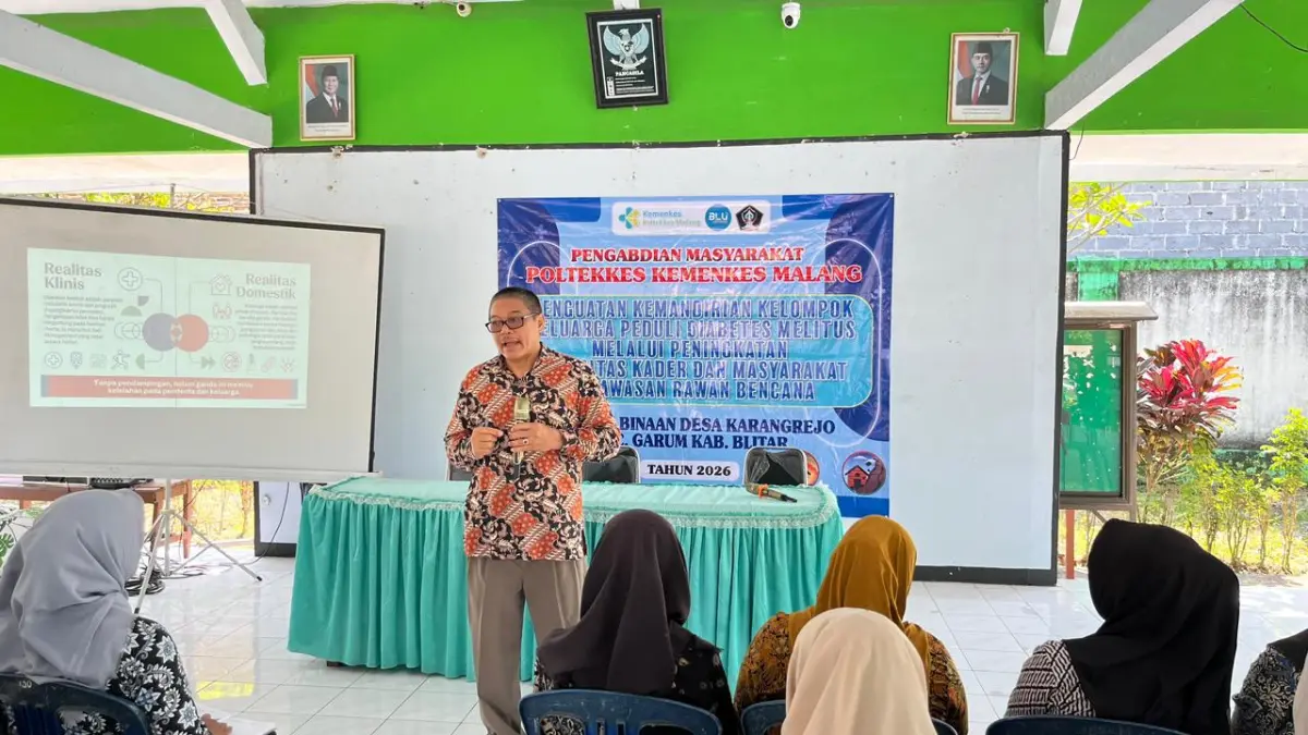 FAJAR RAHMAD AW/RADAR BLITAR 

EDUKASI: Prof Suprajitno memberikan peningkatan kapasitas tentang Peran dan Tugas Kader Kesehatan, Teknik Edukasi dan Komunikasi serta Monitoring dan Evaluasi, kemarin (17/6/2026).