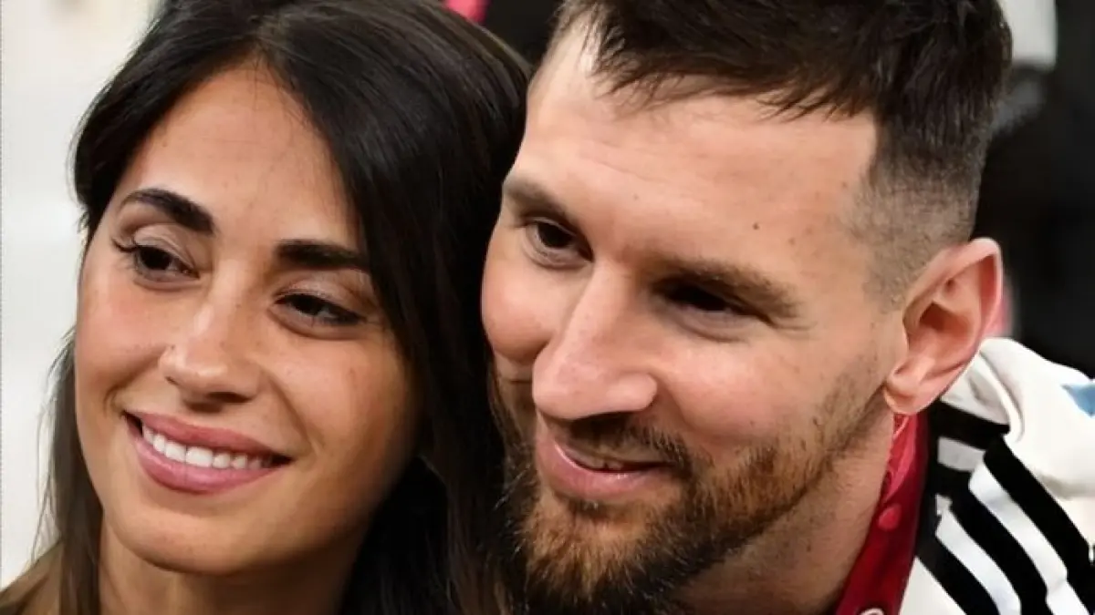 Daftar pasangan pesepak bola dunia 2026, dari Lionel Messi hingga Cristiano Ronaldo. Simak kisah cinta para bintang sepak bola.(Gemini AI)