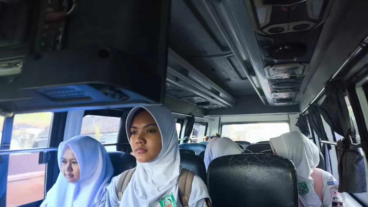 DISHUB KABUPATEN BLITAR UNTUK RADAR PENATARAN
RAMAI: Animo penumpang di bus sekolah rute Kesamben-Doko kini kian diminati.