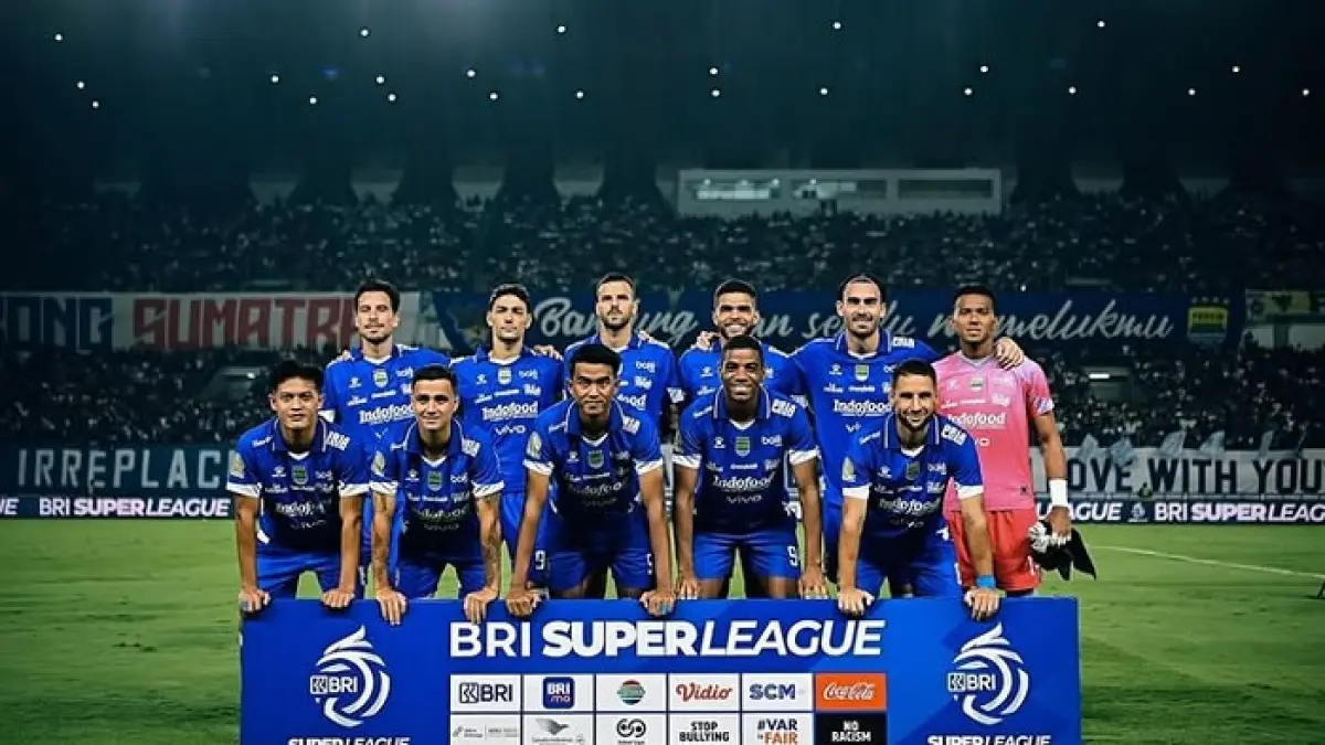 Persib Bandung bidik 15 pemain asing untuk musim 2026-2027. Eks Liga Inggris hingga striker timnas Kamerun masuk radar.(Gemini AI)