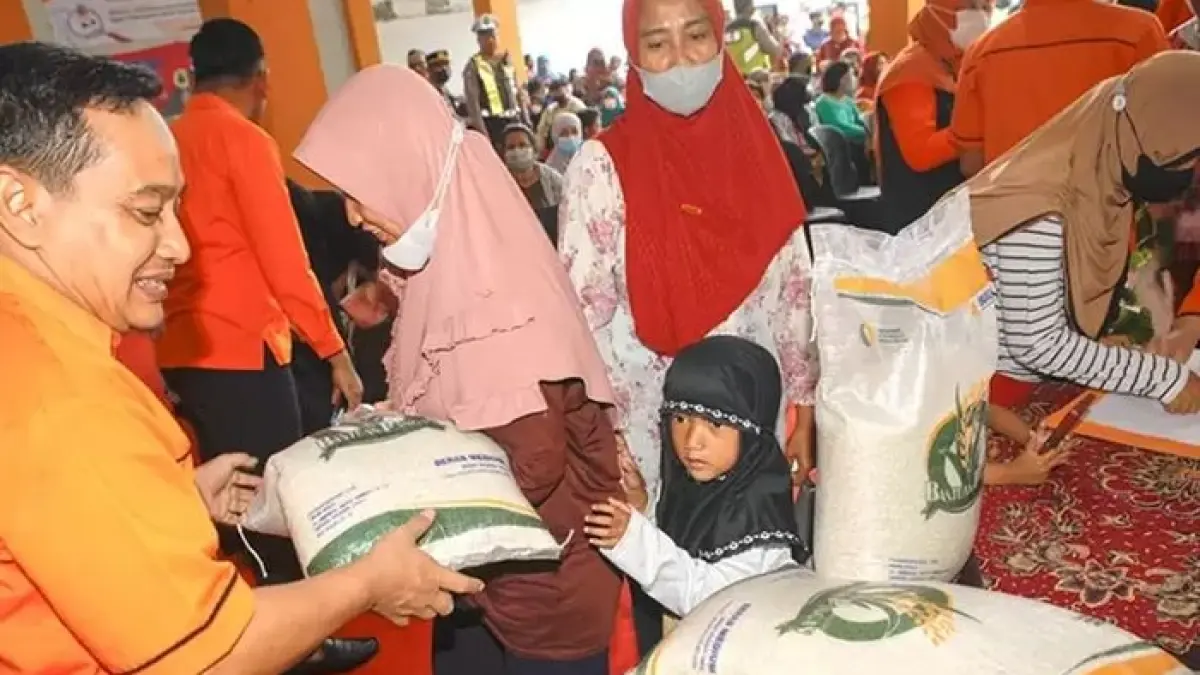 PKH dan BPNT tahap 2 susulan kembali cair di sejumlah daerah. KPM terima hingga Rp1,8 juta, cek wilayah dan bank penyalurnya.(Gemini AI)