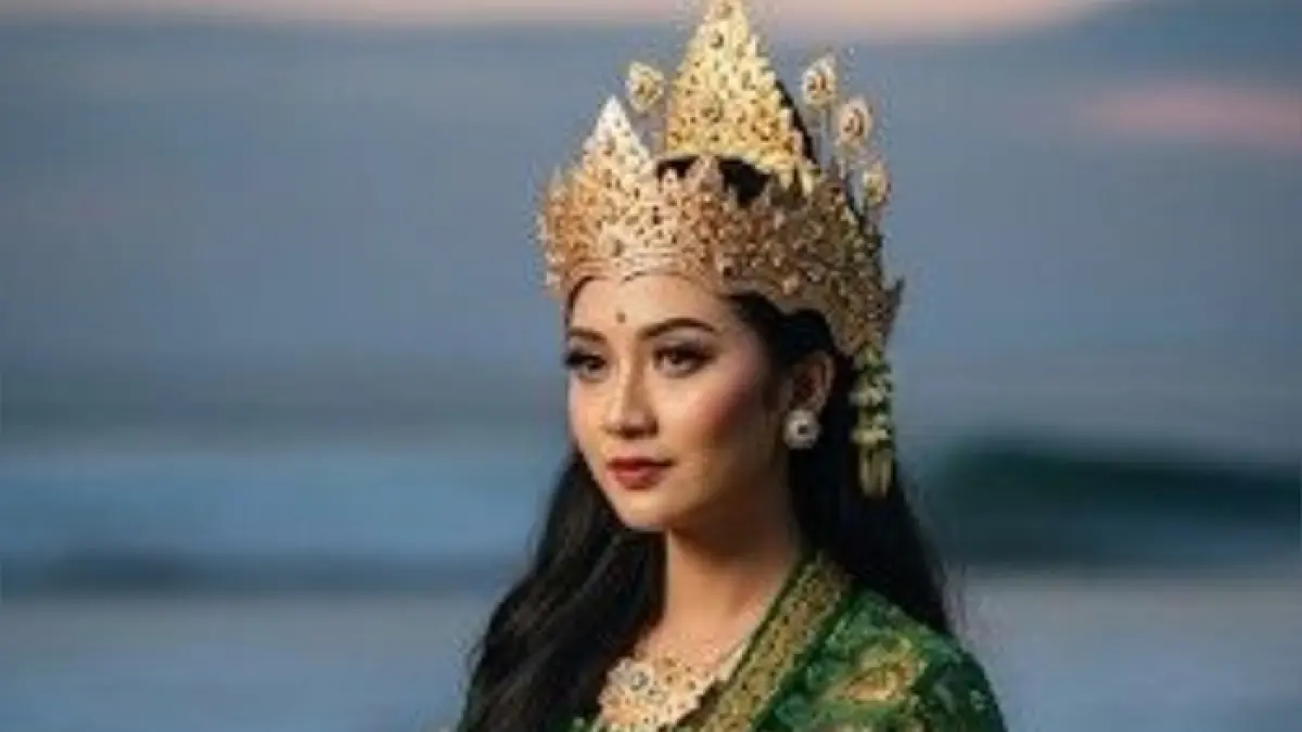 Kisah Misteri Nyi Roro Kidul mengungkap asal-usul Ratu Pantai Selatan, mitos, dan fakta yang masih dipercaya. (PINTEREST)