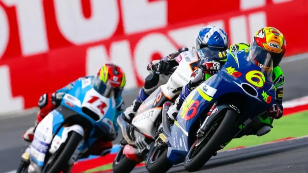 Moto3 Ceko 2026 diramaikan isu diskualifikasi Hakim Danish yang ternyata hoaks. Aksi comeback Veda Ega Pratama jadi sorotan. (Pinterest) 