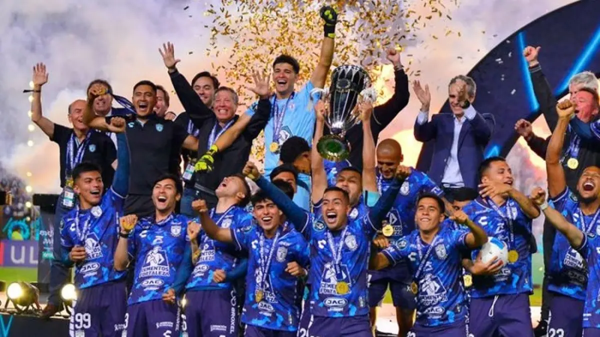 Bursa Transfer Persib Bandung memanas. Ole Romeny, Jesse Rodriguez hingga Bart Ramselaar masuk radar Maung Bandung.(Gemini AI)