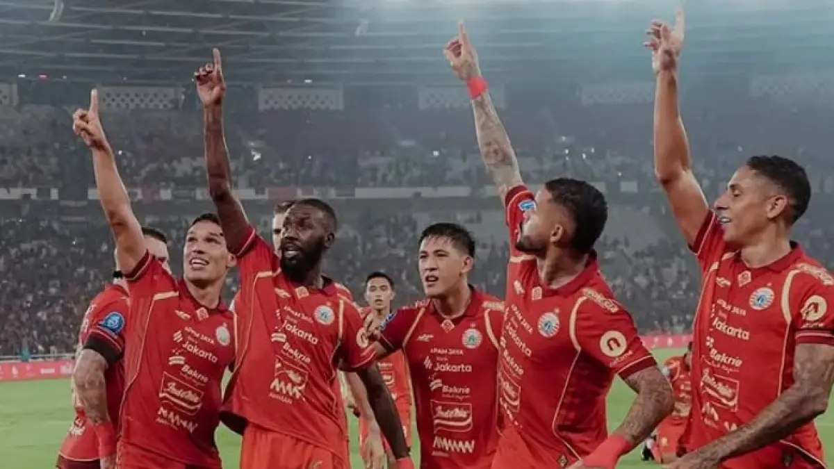 Bursa transfer Persija Jakarta memanas. Mario Götze, Jackson Irvine, hingga Kyohei Yoshino dirumorkan merapat ke Macan Kemayoran.(Gemini AI)