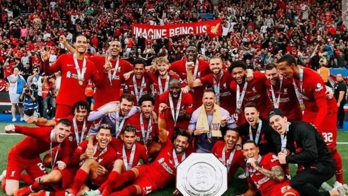 Sejarah Persija Jakarta penuh perjuangan dan prestasi. Dari era kolonial hingga juara Liga 1, inilah kisah lengkap Macan Kemayoran.(Gemini AI)