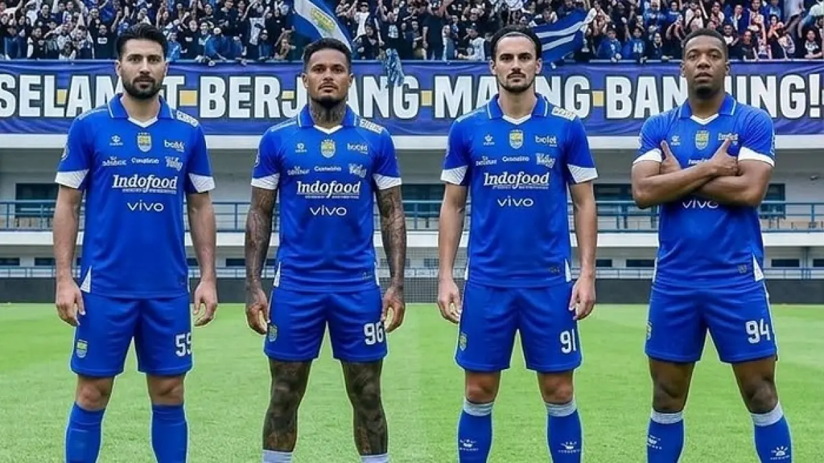 Skuad Persib Bandung 2026-2027 resmi terbentuk. Simak daftar lengkap pemain baru, Igor Tolic, hingga Jess Rodriguez.(Gemini AI)