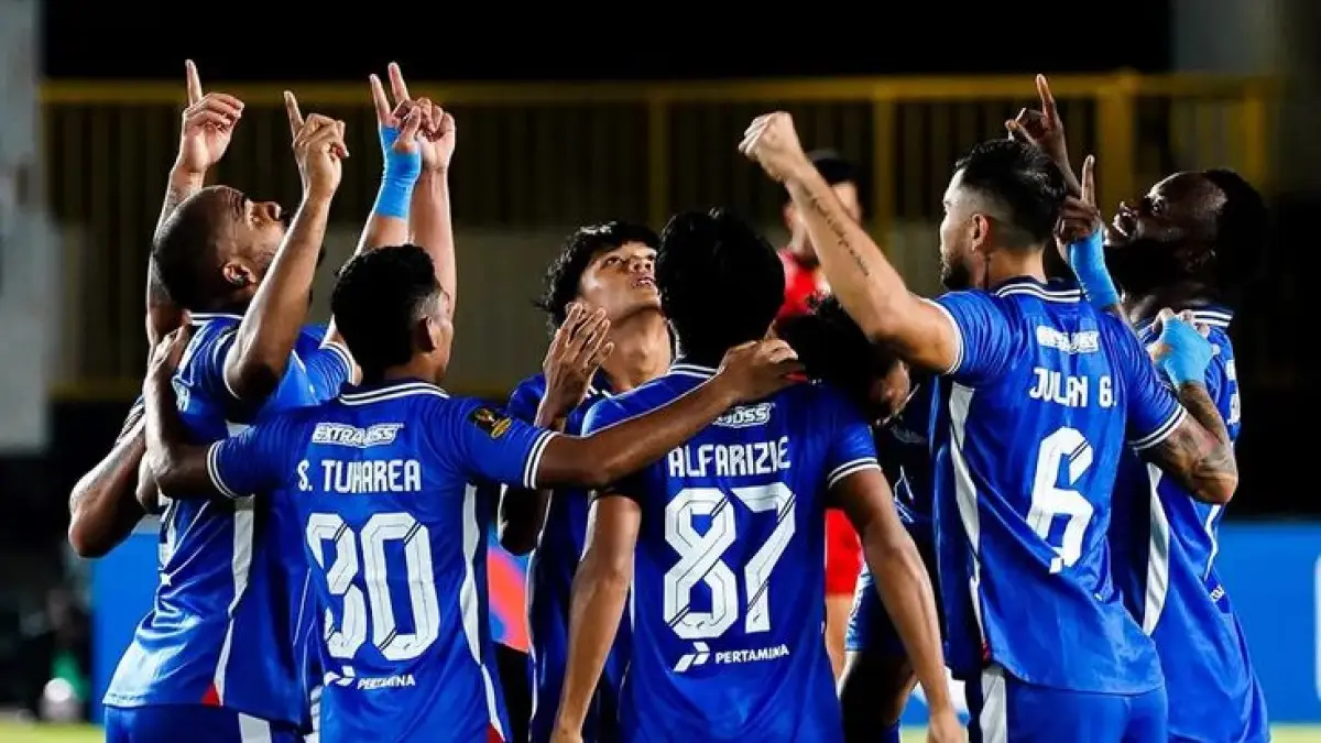 Arema FC dirumorkan mengincar delapan pemain asing baru untuk Liga 1 2026/2027, termasuk Igor Sergeev dan Daisuke Sato (Pinterest).