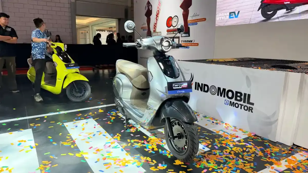 Indomobil eMotor Quty Pro hadir dengan desain klasik modern dan harga mulai Rp15 jutaan, cocok untuk mobilitas harian di perkotaan (Pinterest).