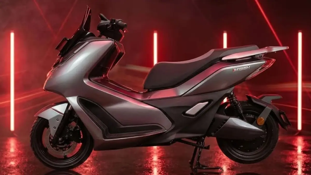 Uwinfly M135H hadir dengan dual baterai lithium, jarak tempuh 180 km, top speed 105 km/jam, dan fast charging mulai Rp21 jutaan (Pinterest).