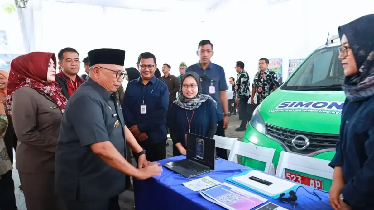 Bupati Blitar Drs. H. Rijanto, MM secara resmi membuka Job Fair atau Bursa Kerja Tahun 2026 yang diselenggarakan di Area Kantor Dinas Tenaga Kerja Kabupaten Blitar, Kamis (25/6/2026). 