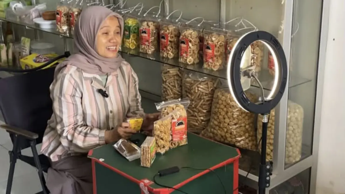 Produk enting-enting geti Kridasari hasil produksi UMKM Karangsari, Kota Blitar, kini menembus pasar nasional berkat pemasaran digital dan live streaming.