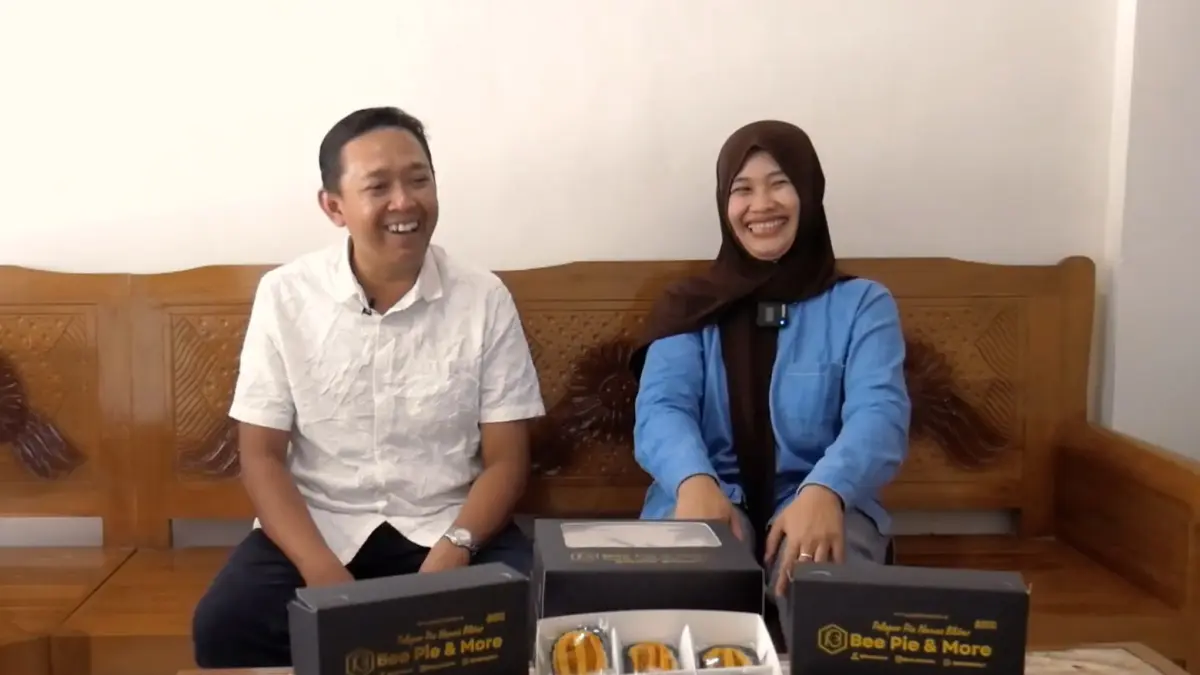 PANTANG MENYERAH: Usaha kue pie nanas milik pasutri Khubil-Fitri terus dikembangkan untuk oleh-oleh khas Blitar.