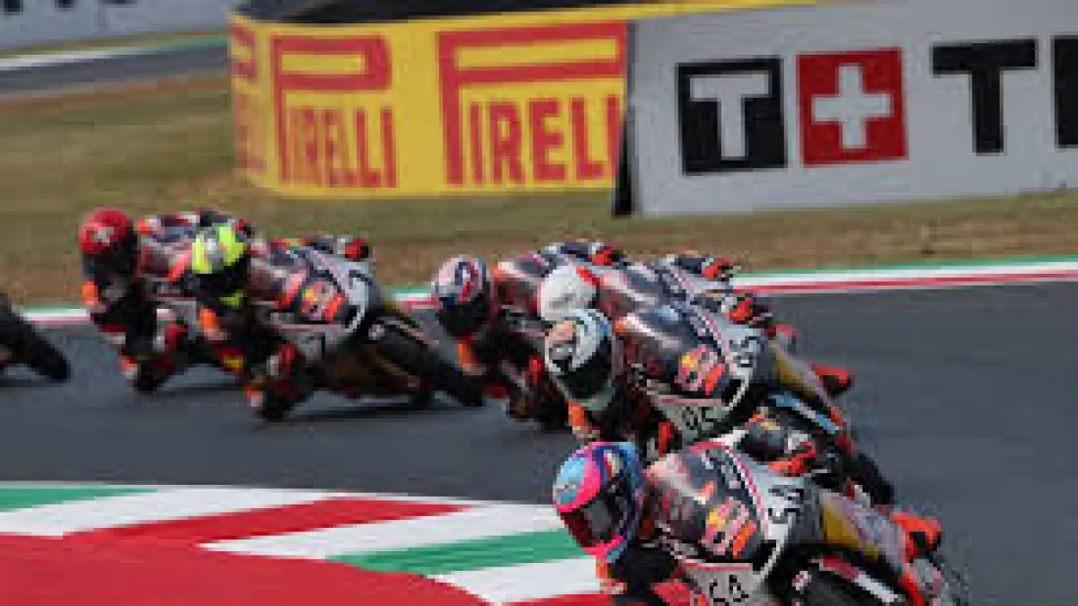 Veda Ega Pratama Terbaru tampil heroik dengan comeback dari posisi 20 ke P5. Simak kisah haru di balik aksi luar biasa sang bintang muda di paddock!