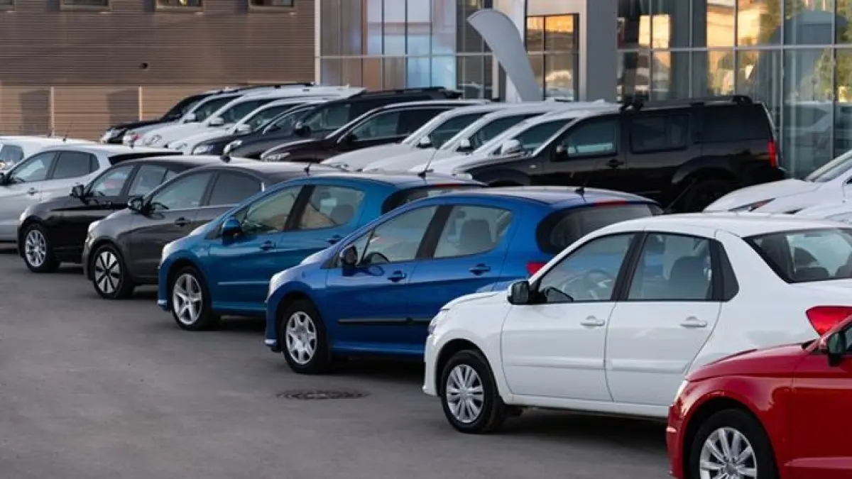 Harga mobil bekas murah 2026 di Tangerang mulai Rp38 juta. Simak daftar Brio, Avanza, CR-V, Karimun hingga Panther terbaru.(Gemini AI)