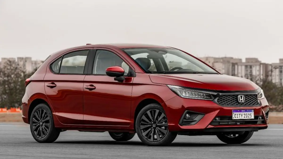 Honda City Hatchback 2025 hadir dengan Honda Connect, rem belakang cakram, desain baru, dan fitur keselamatan lebih lengkap (Pinterest).