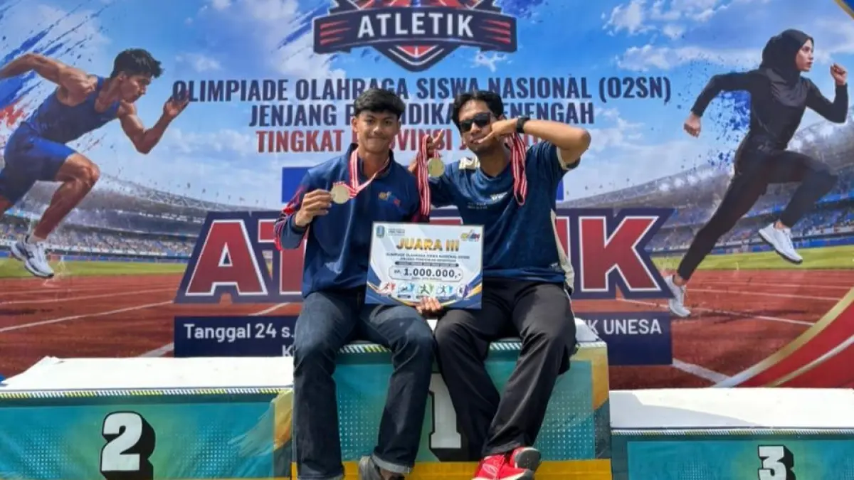 PASI KOTA BLITAR UNTUK RADAR BLITAR
HARUMKAN DAERAH: Vincentius menunjukkan beberapa medali yang diraih dalam ajang O2SN Jatim 2026.