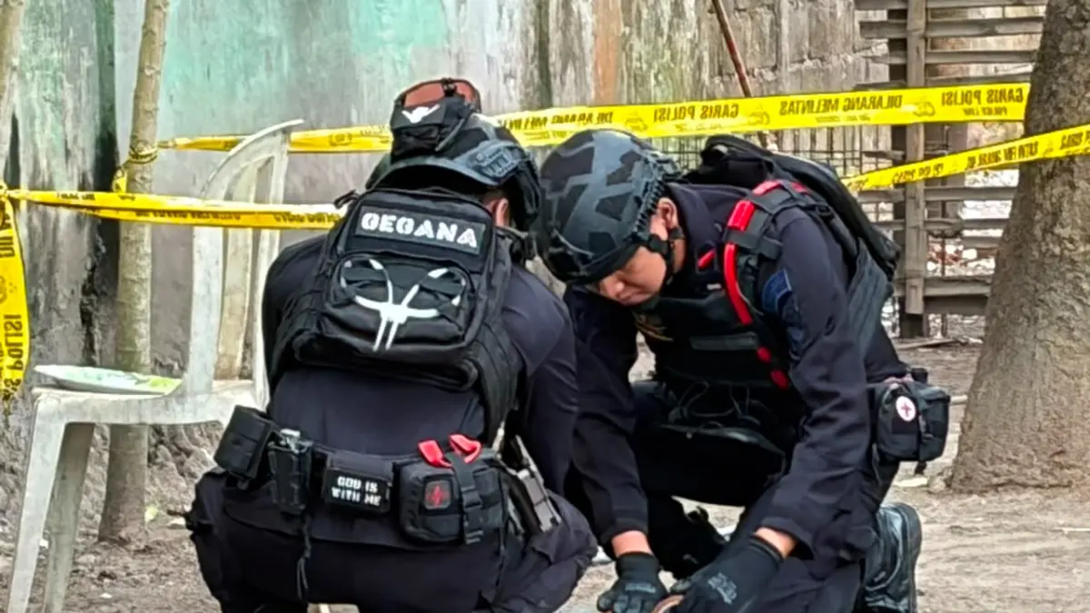 Polres Blitar untuk Radar Blitar
DISPOSAL: Polisi melakukan pemusnahan terhadap benda yang diduga granat nanas yang ditemukan di Kelurahan Kalipang, Kecamatan Sutojayan, Jumat (26/6).