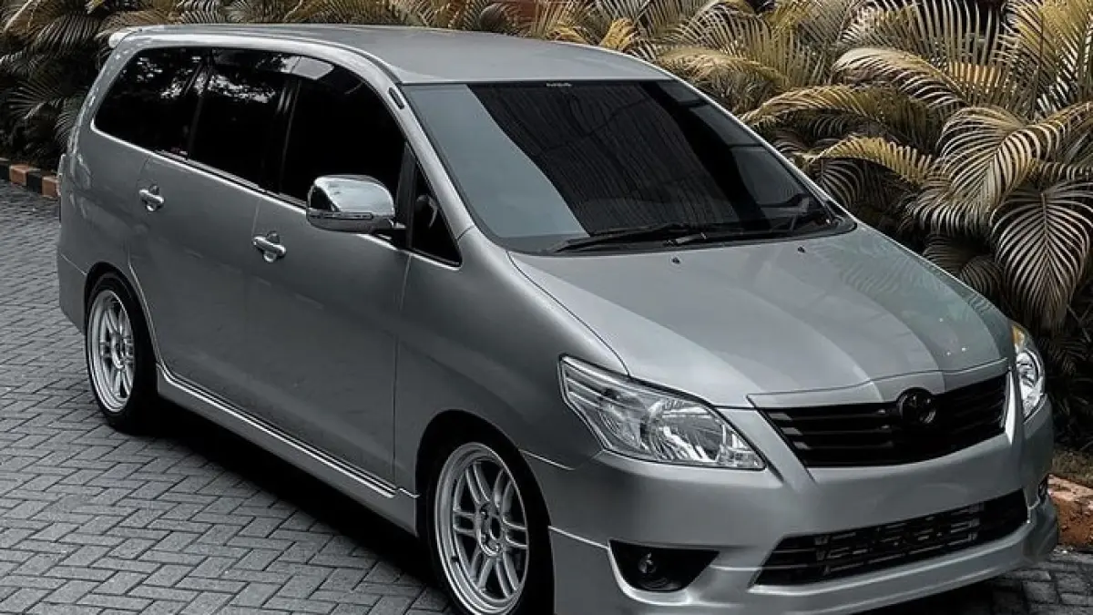 5 mobil keluarga diesel paling irit 2026, mulai Isuzu Panther, Kijang Kapsul, Innova D4D hingga Chevrolet Spin Diesel.(Gemini AI)